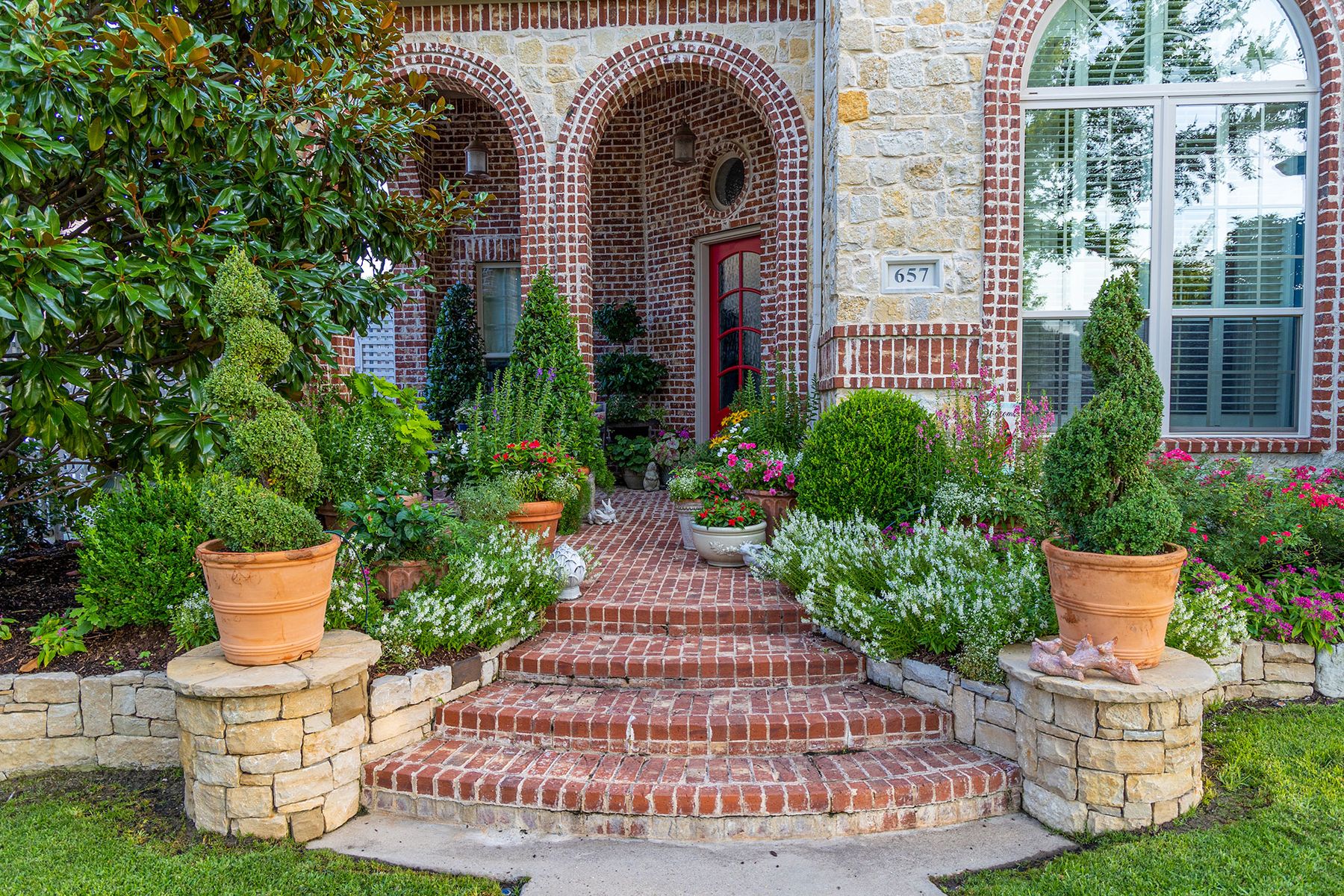 Designer Steve Malone's Residence: Entryway Patio Steps